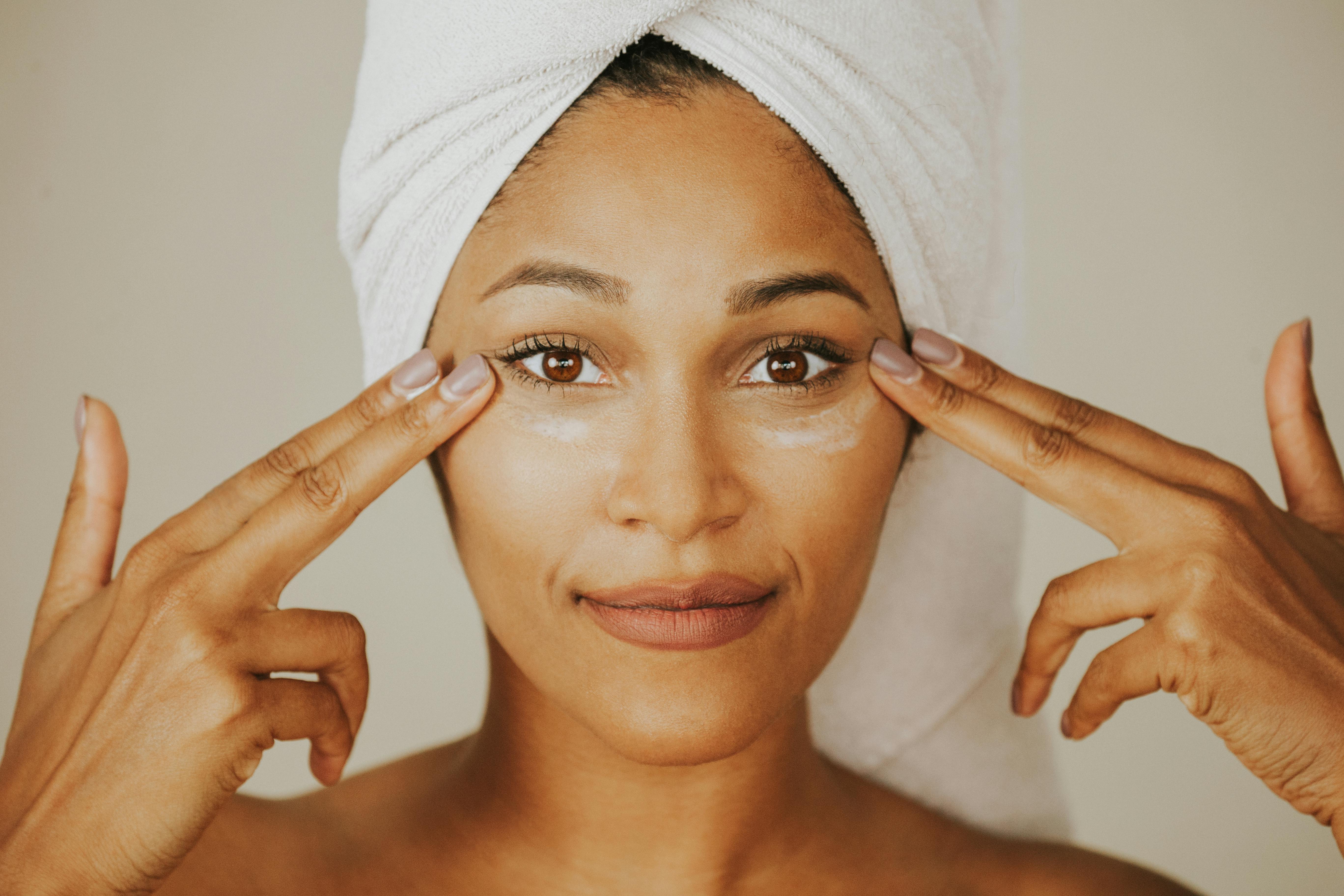 How to Keep Your Skin Looking Youthful: Anti-Aging Tips from Spas